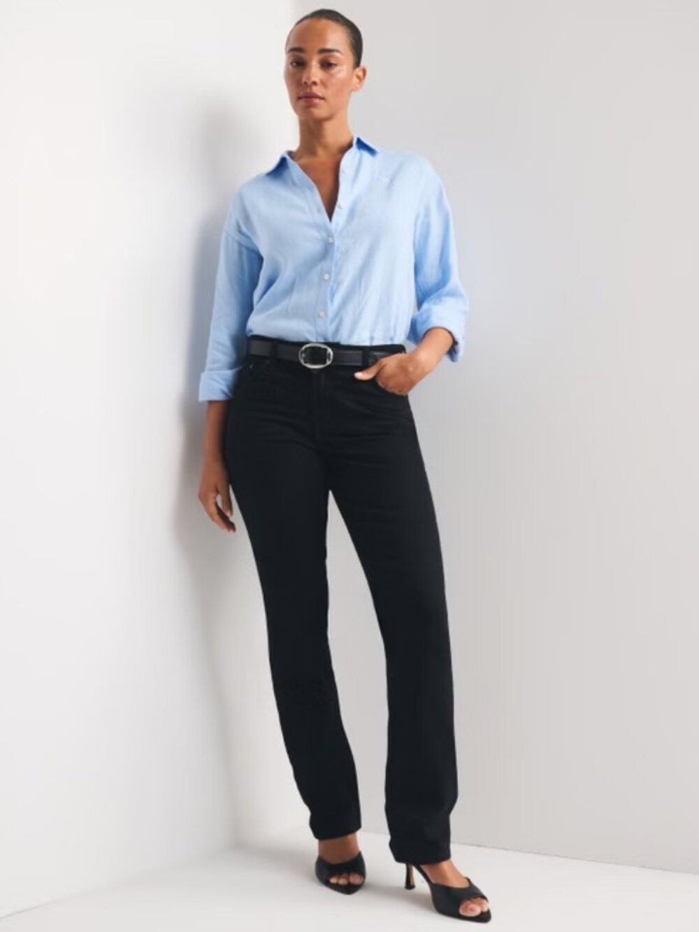 A&F Curve Love Mid Rise 90s Straight Jean - No Fade Black 25R